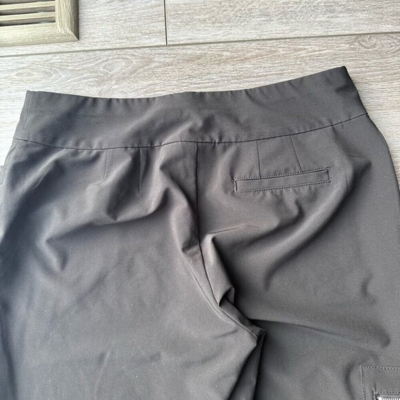 Weekend’s by Chico Wide Leg Cargo Style Wrinkle free Capri Pants - Picture 8 of 9
